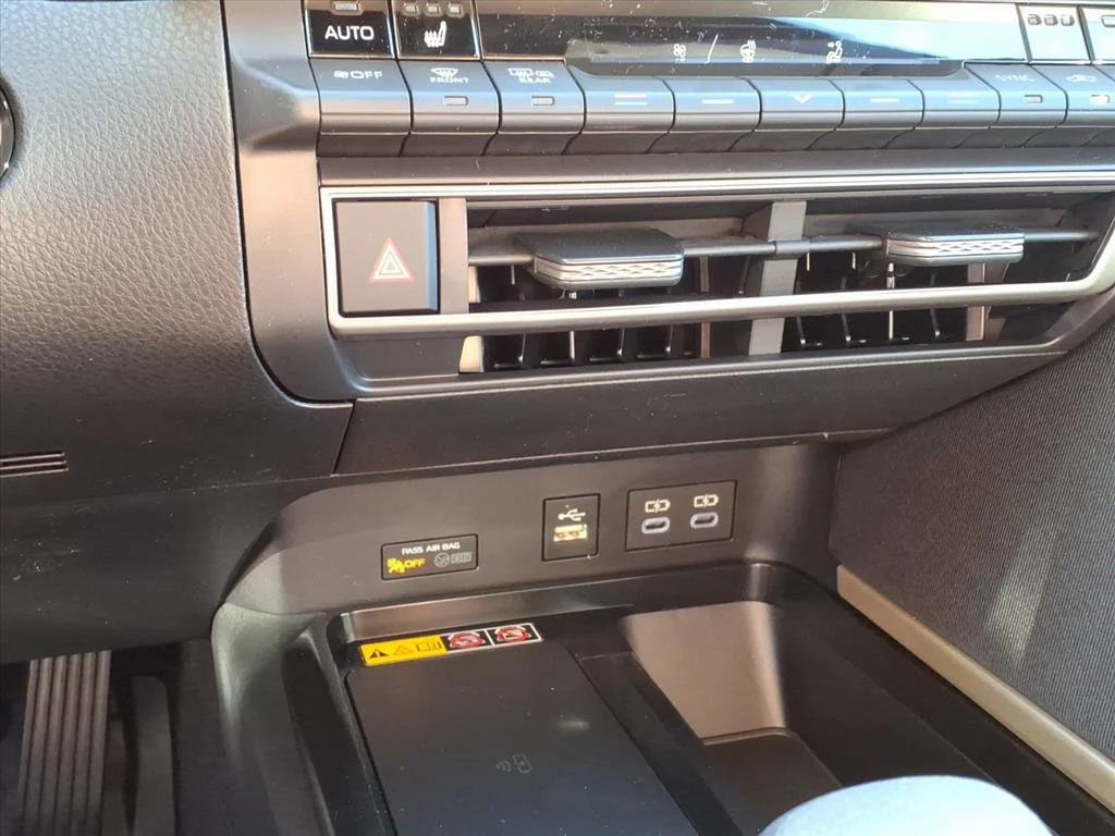 2026 Toyota Camry LE - Photo 8
