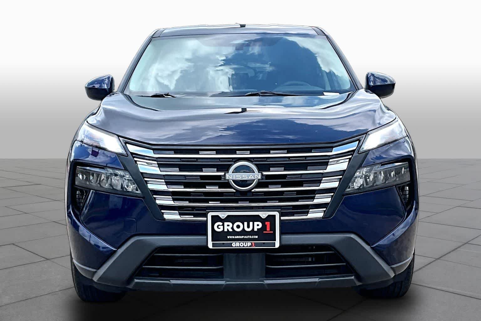 Used 2025 Deep Ocean Blue Pearl Nissan SV image 4