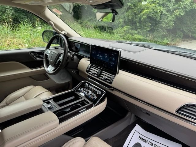 Used 2023 Radiance Metallic Lincoln Reserve image 21