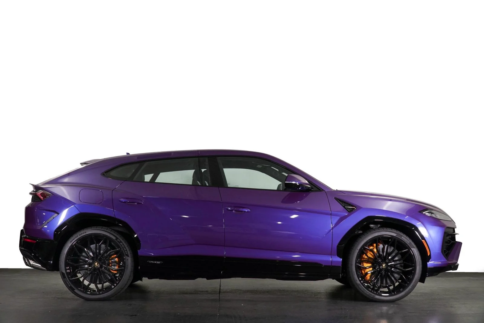 Used 2025  Lamborghini  image 17