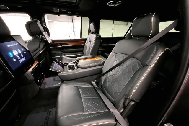 Used 2025 Baltic Gray Metallic Clearcoat Jeep Series III image 25