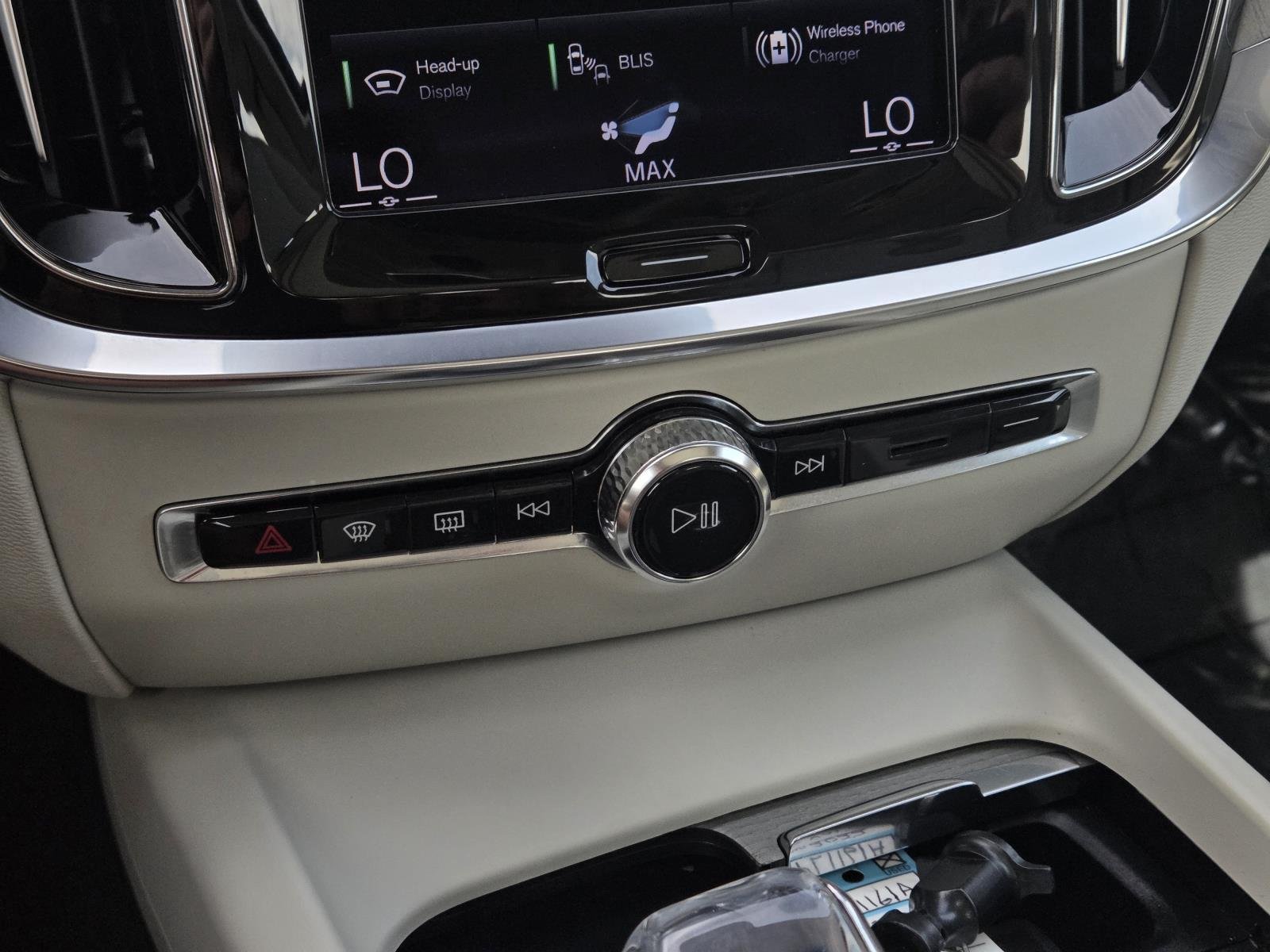 Used 2022 Crystal White Metallic Volvo Inscription image 25