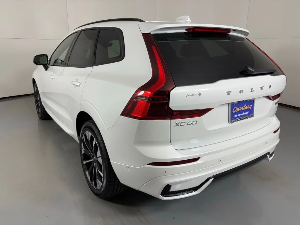 2026 Volvo XC60 Plus - Photo 6
