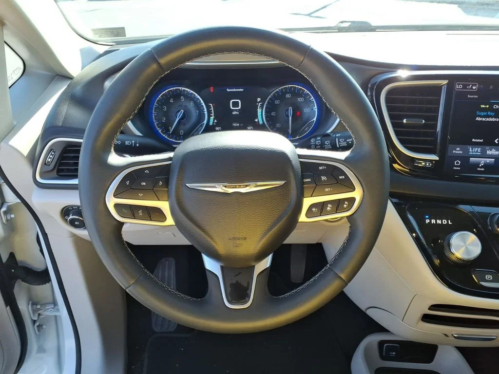 Used 2023 White Chrysler Touring L image 23