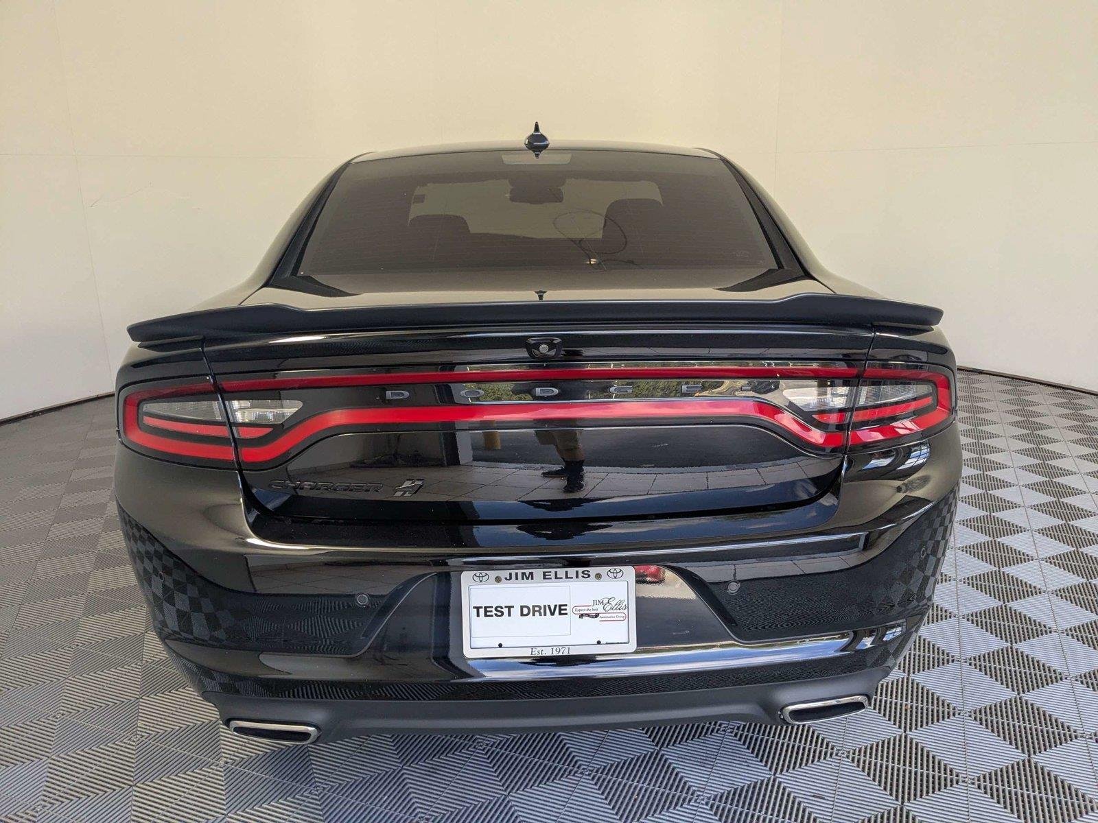 Used 2023 Pitch Black Clearcoat Dodge SXT image 6