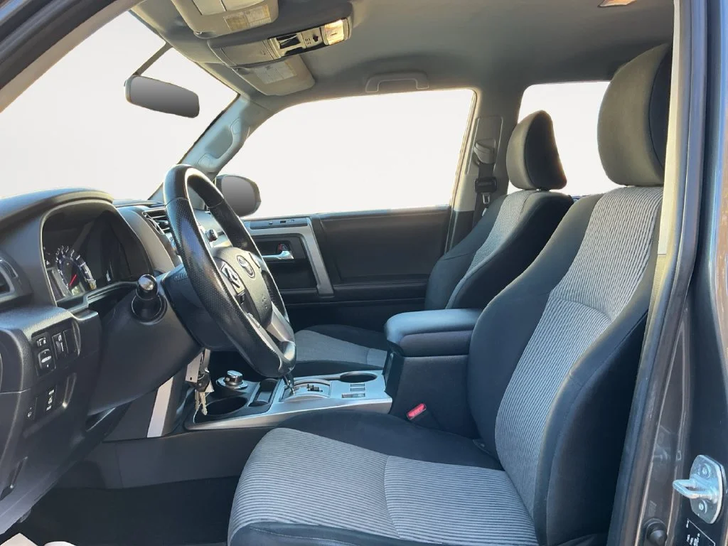 Used 2015 Gray Toyota SR5 image 16
