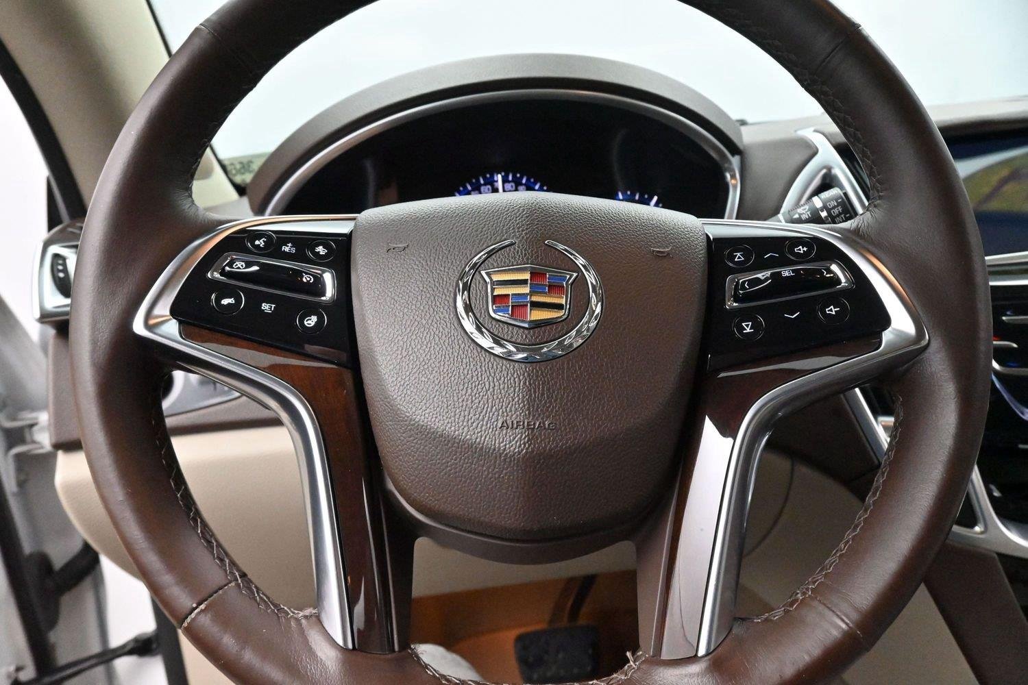 Used 2014 Platinum Ice Tricoat Cadillac Luxury Collection image 17