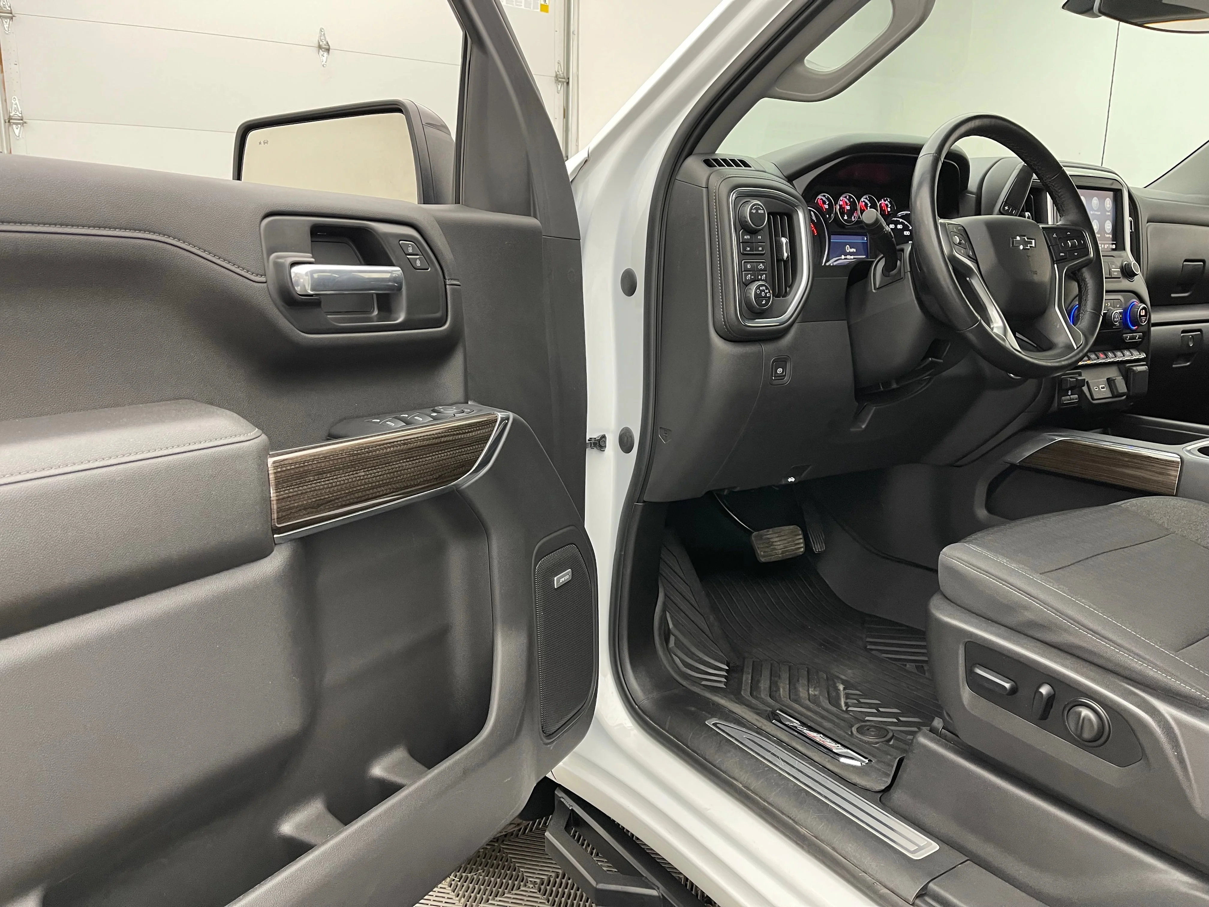Used 2021 SUMMIT WHITE Chevrolet LT Trail Boss image 14