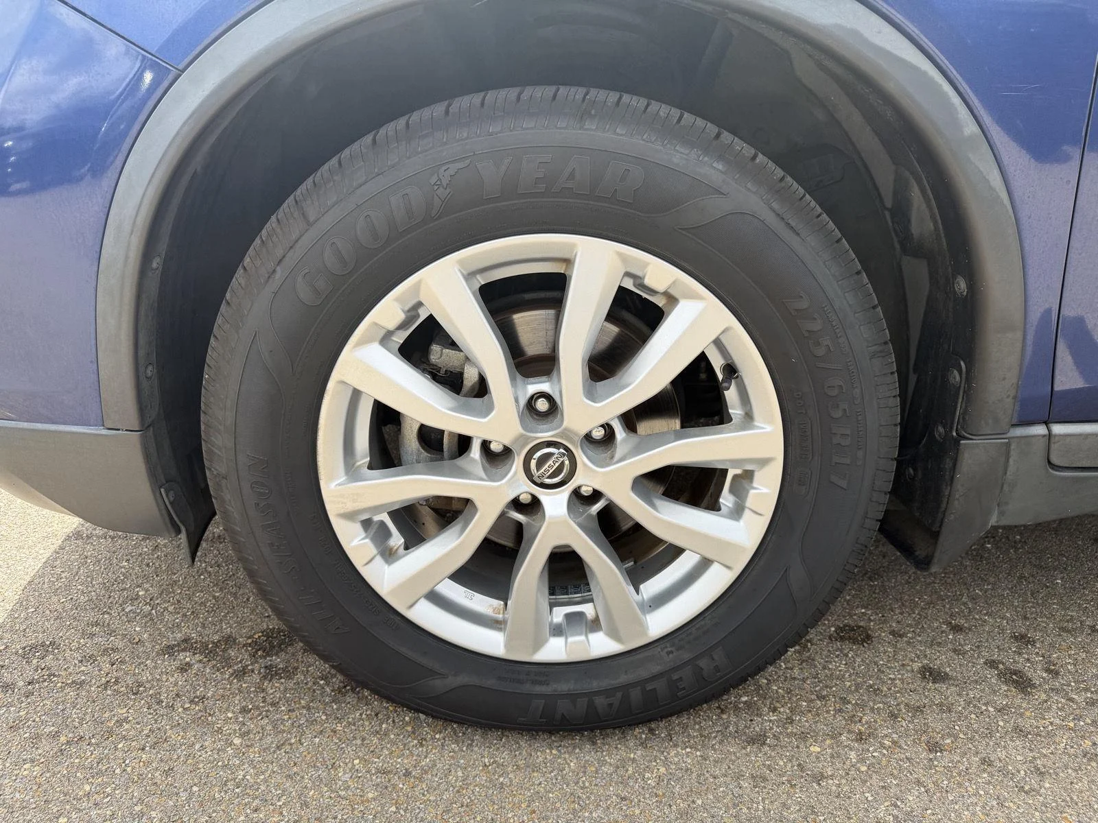 Used 2019 Caspian Blue Metallic Nissan S image 25