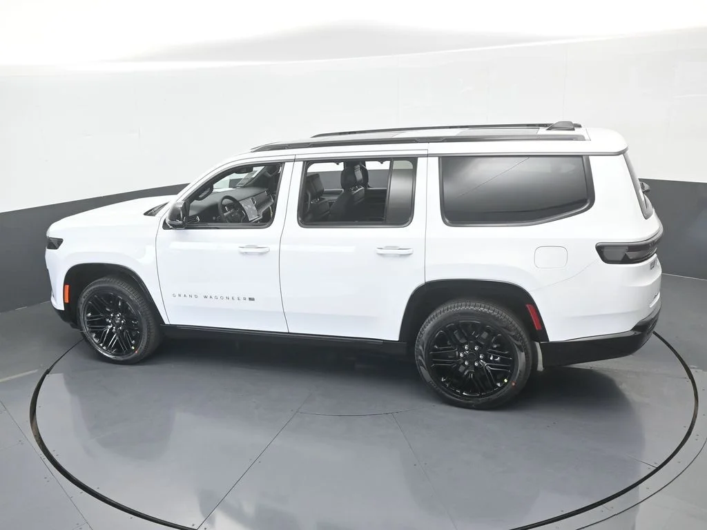 New 2026 Bright White Clear-Coat Exterior Paint Jeep Limited Reserve image 52