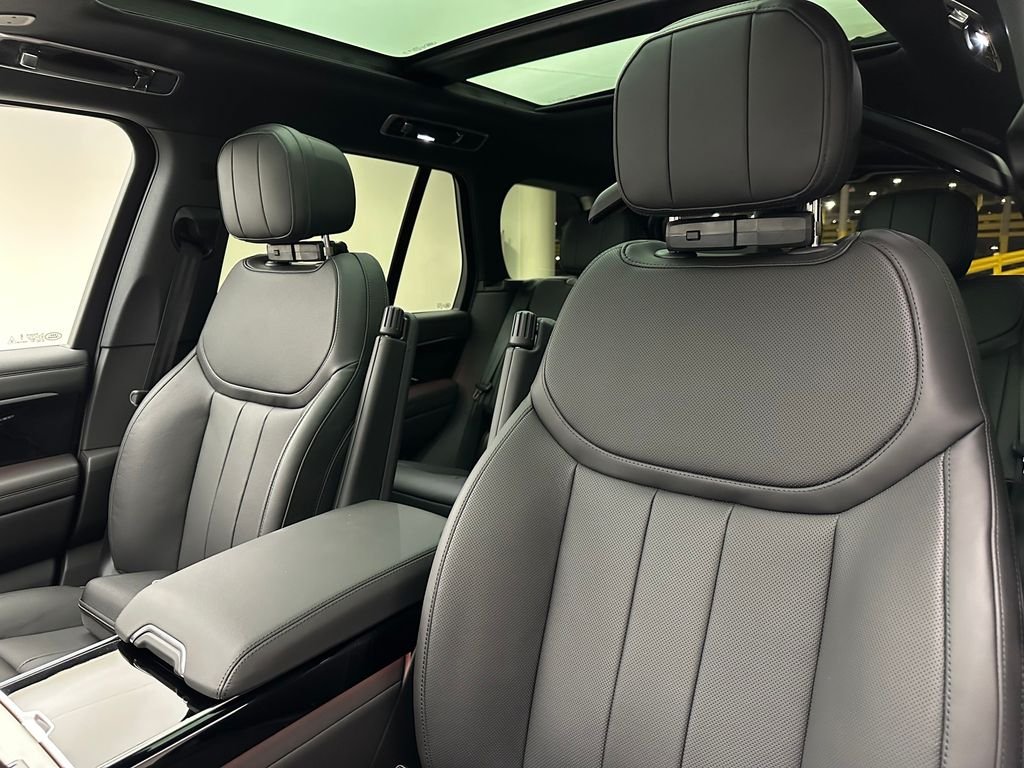 New 2026 Eiger Grey Metallic Land Rover SE image 10