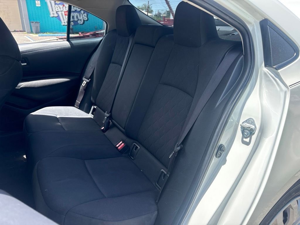 Used 2020 White Toyota LE image 11