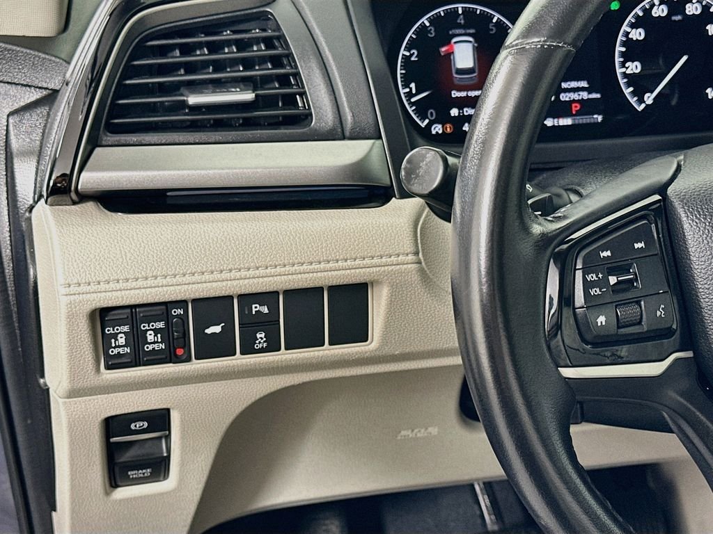 2025 Honda Odyssey Touring - Photo 10