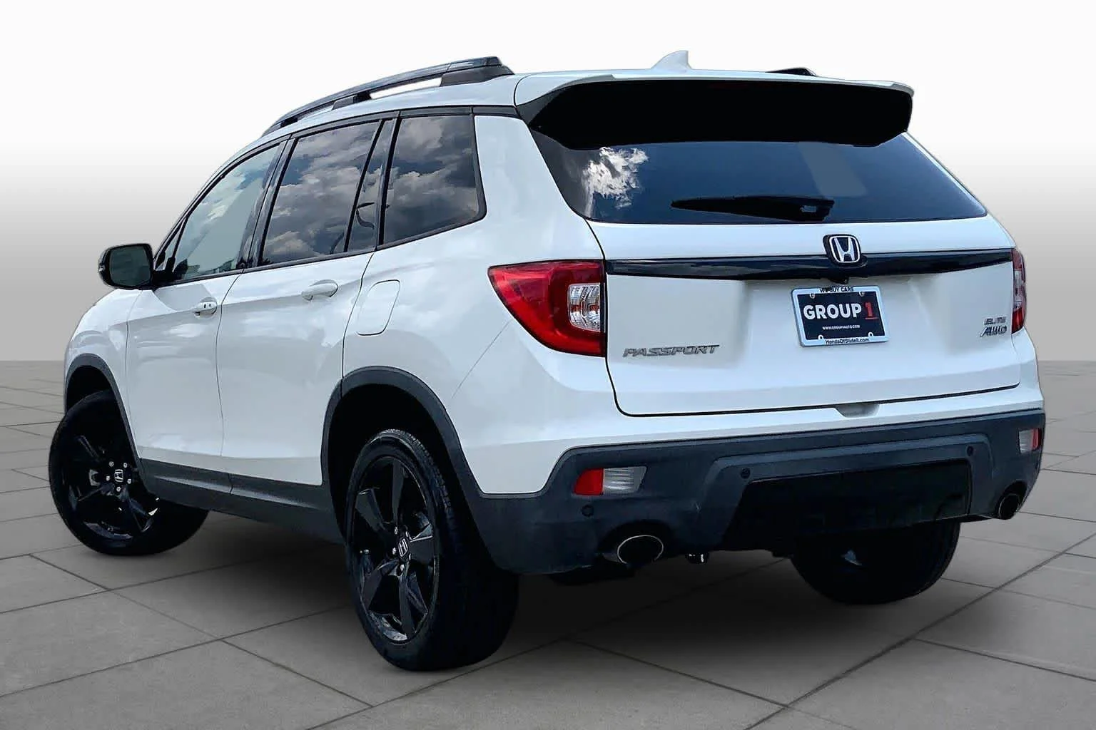 Used 2019 White Diamond Pearl Honda Elite image 11