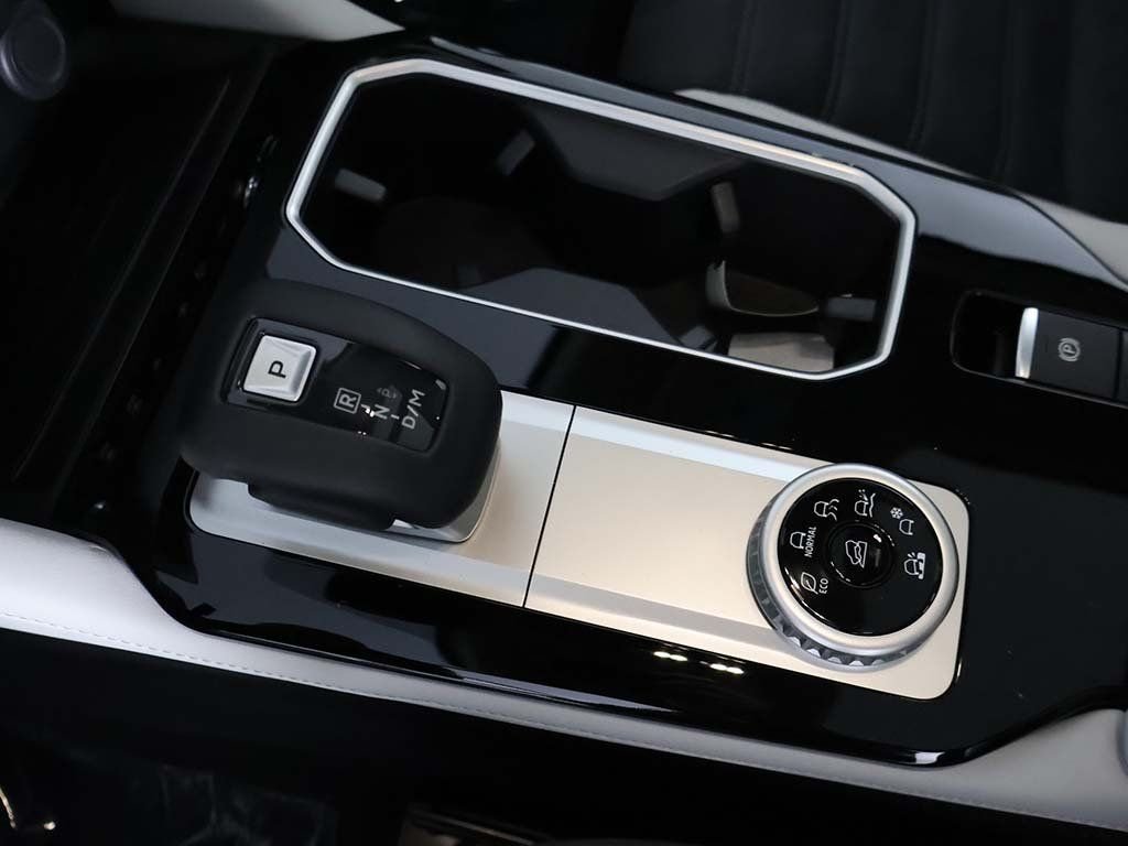 2025 Mitsubishi Outlander SE - Photo 50