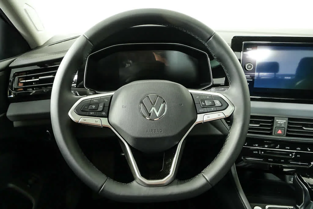 New 2026 Platinum Gray Metallic Volkswagen SE image 9