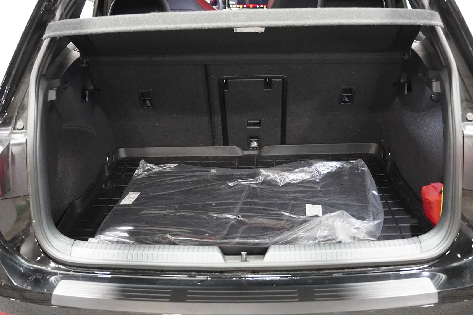 Used 2025 Mythos Black Metallic Volkswagen SE image 25