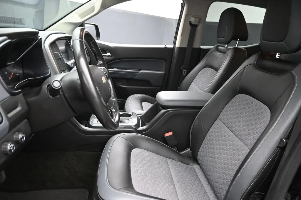 Used 2015 Black Chevrolet Z71 image 16