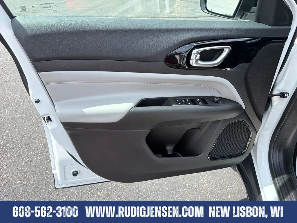 Used 2025 White Jeep Limited image 10