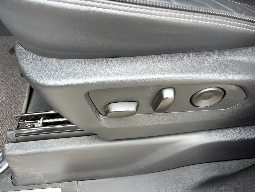 Used 2025 Pearl Chevrolet High Country image 19