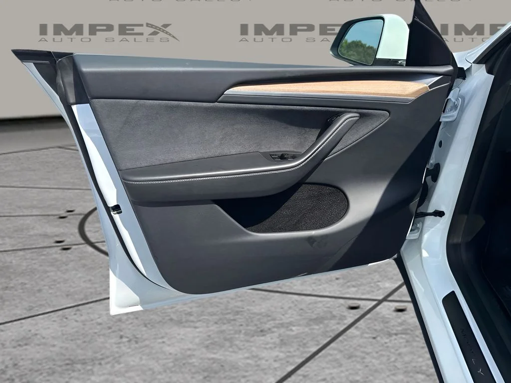 Used 2025  Tesla Long Range image 27