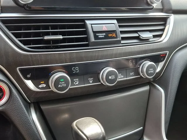 Used 2018 Silver Honda EX-L image 17