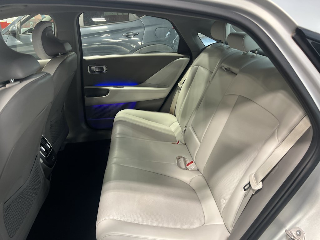 Used 2023 Gravity Gold Matte Hyundai SEL image 7
