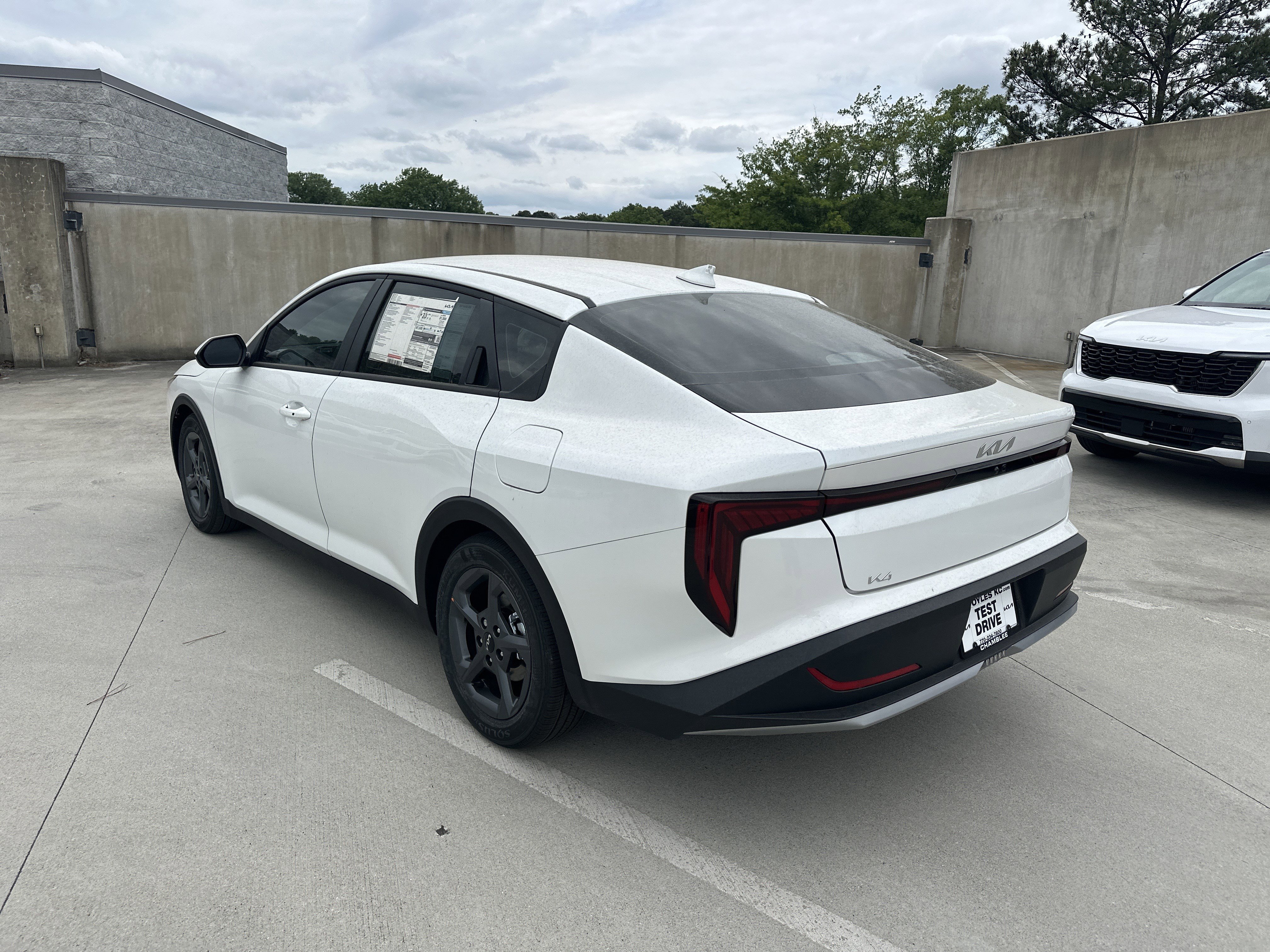 New 2026 Snow White Pearl Kia LXS image 8