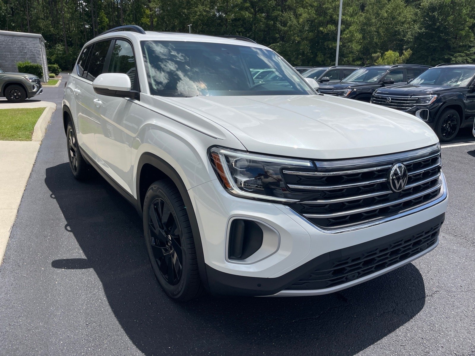 New 2026 Opal White Pearl Volkswagen SE image 3