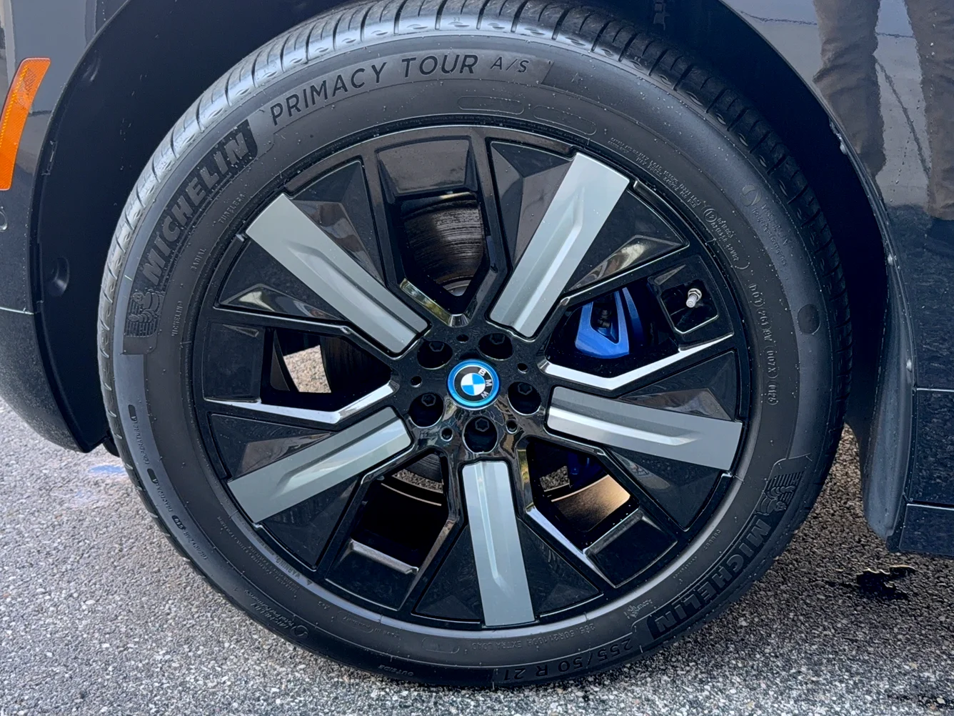 Certified Used 2024 Black Sapphire Metallic BMW xDrive50 image 28