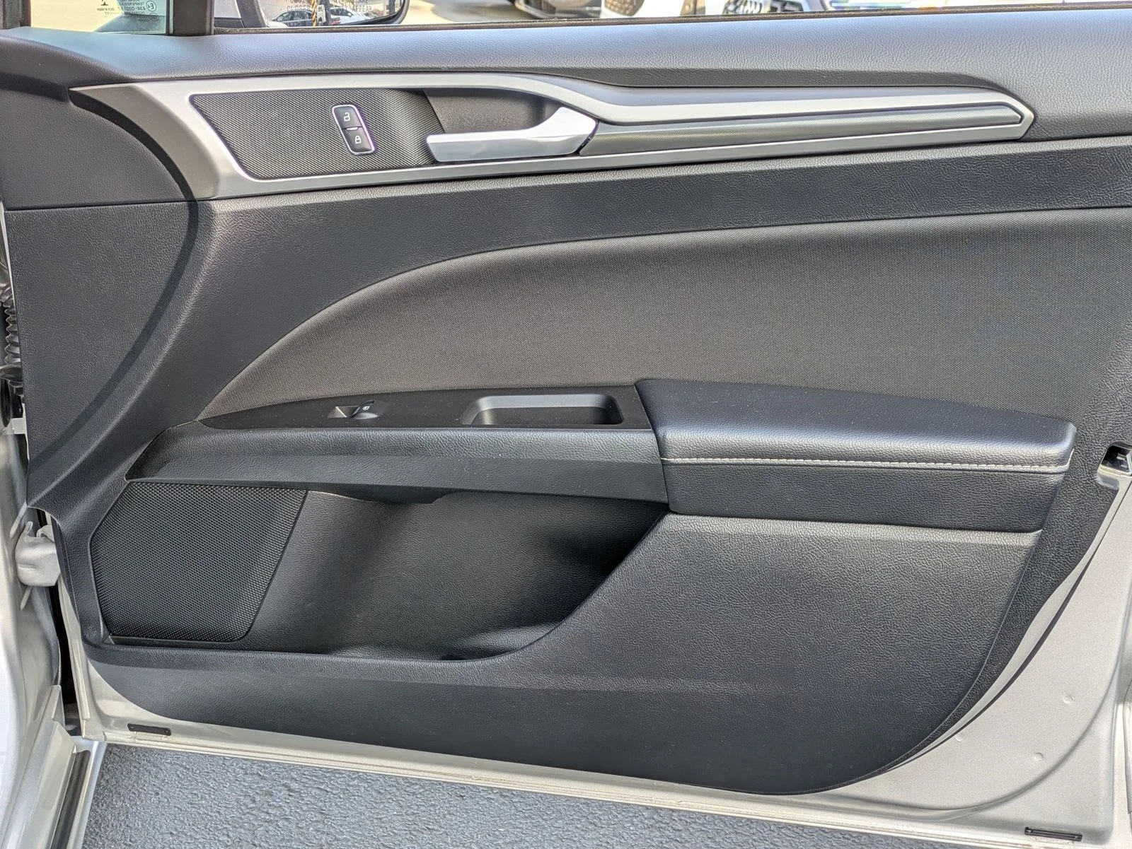 Used 2017 Silver Ford SE image 38