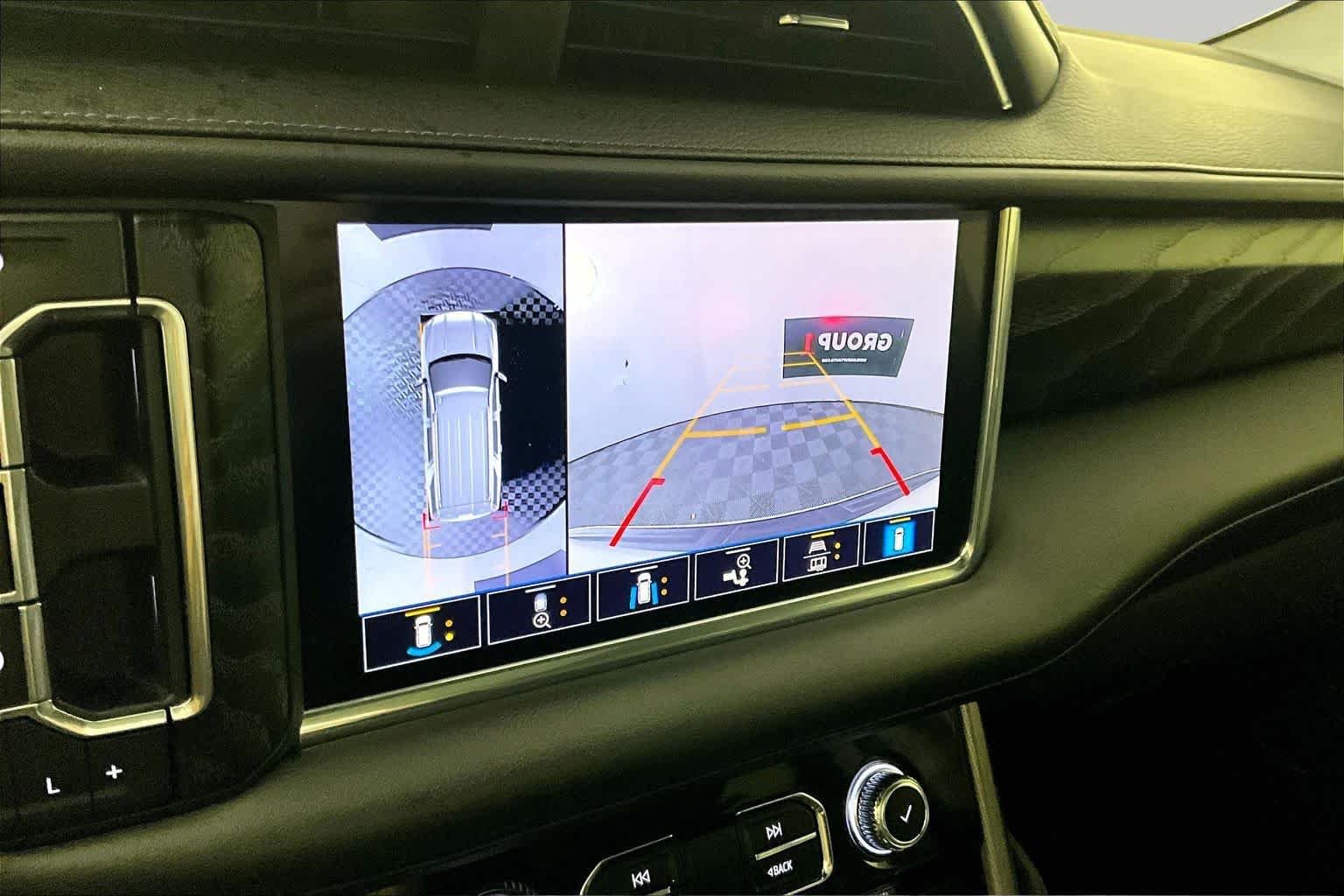 Used 2021 White Frost Tricoat GMC Denali image 26