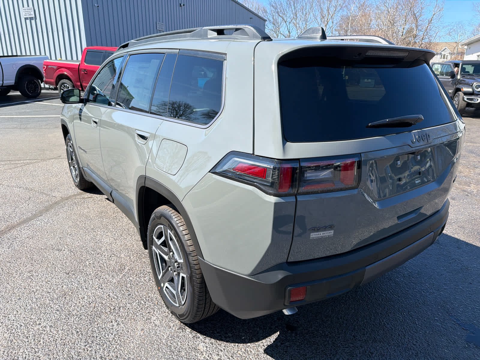 New 2026 Sting-Gray Clear-Coat Exterior Paint Jeep Limited image 6