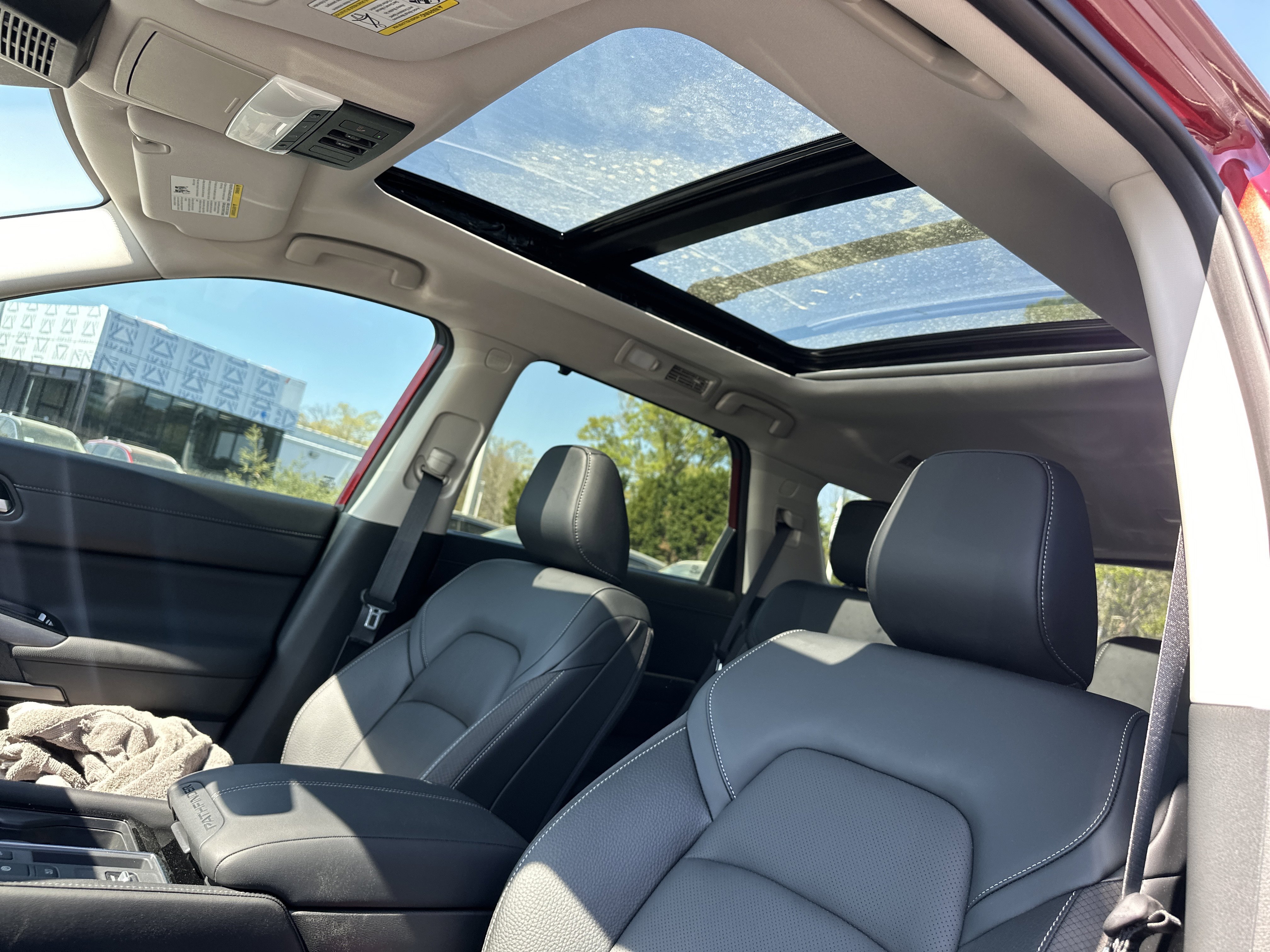 New 2026 Scarlet Ember Tintcoat Nissan SL image 4