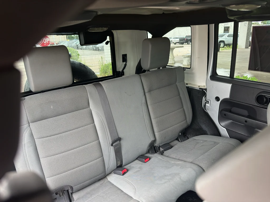 Used 2007 Bright Silver Metallic Clearcoat/Black Soft Top Jeep Sahara image 27