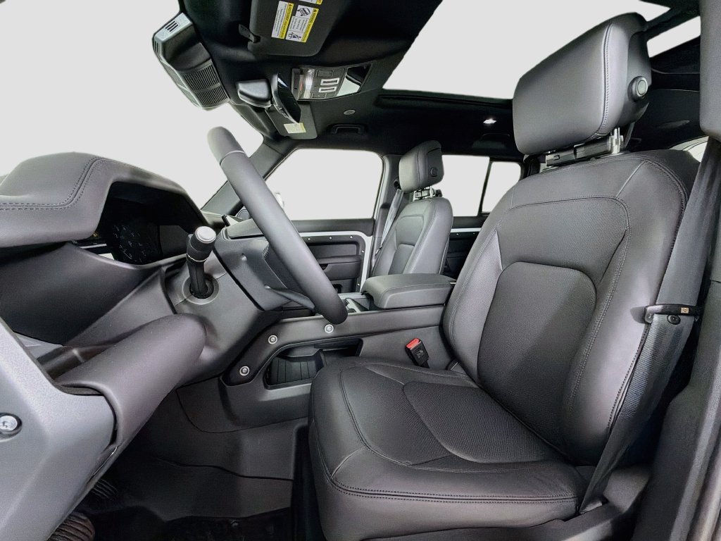 New 2026 Fuji White Land Rover X-Dynamic SE image 22