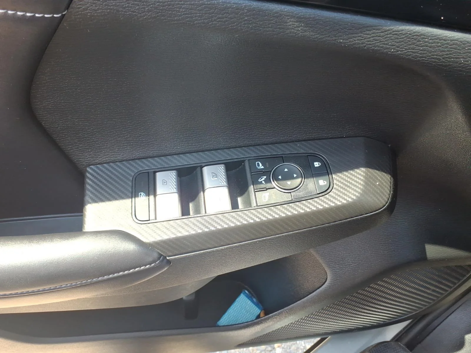Used 2024 Silver Alloy Mitsubishi SE image 25