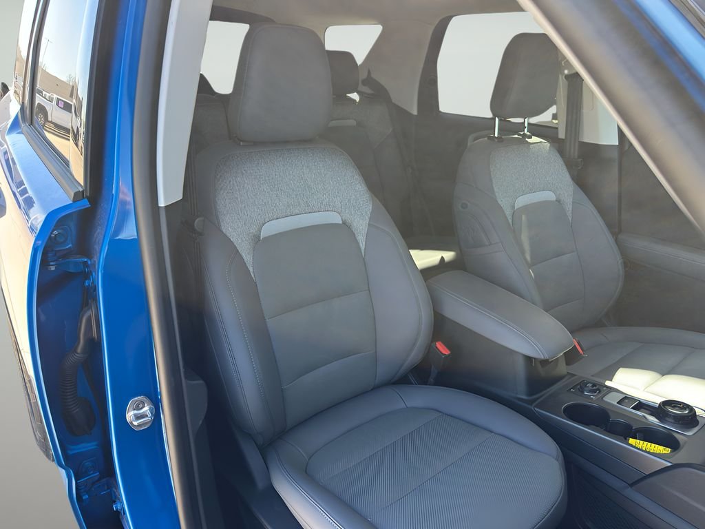 New 2026 Velocity Blue Metallic Ford Badlands image 30