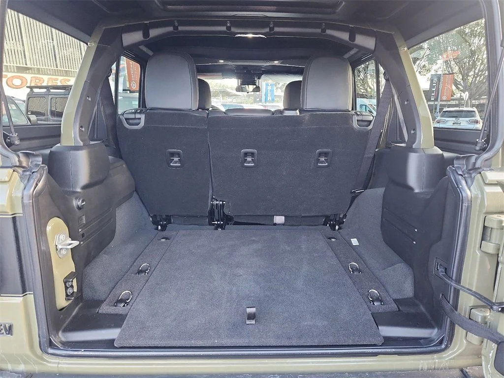 2025 Jeep Wrangler 4-Door Rubicon - Photo 17
