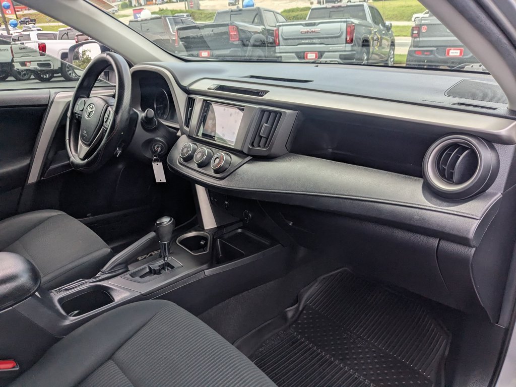 Used 2018  Toyota LE image 26
