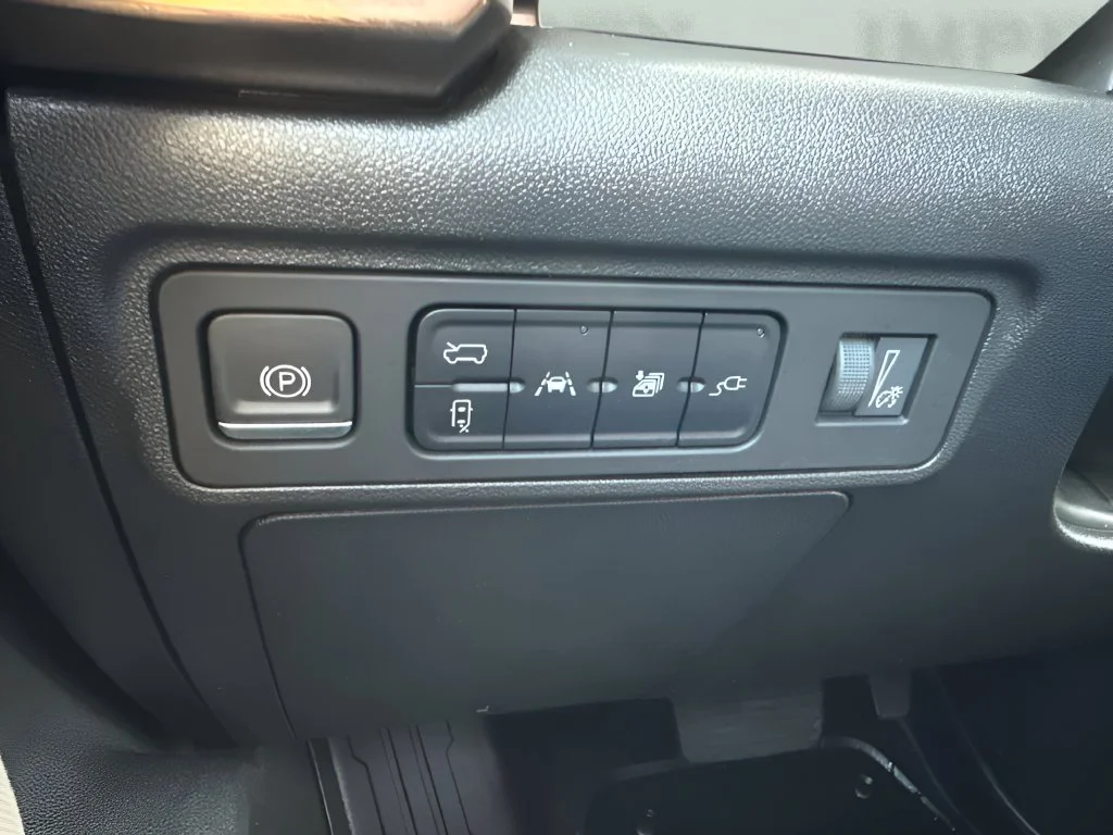 Used 2024 Interstellar White GMC 2X image 27