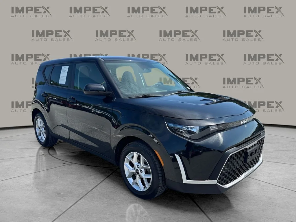Used 2024 Black Kia LX image 7