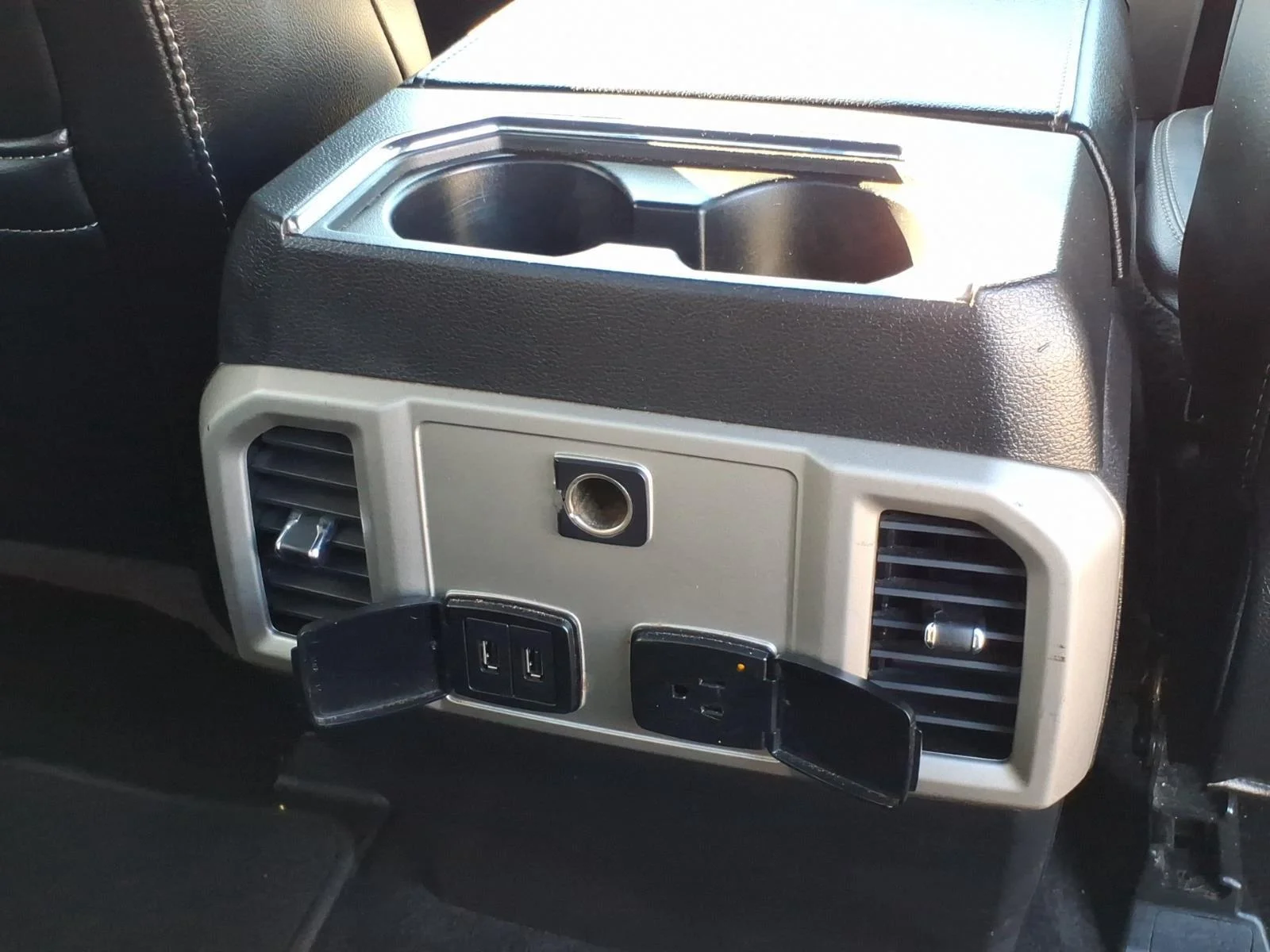 Used 2020 RED Ford LARIAT image 22