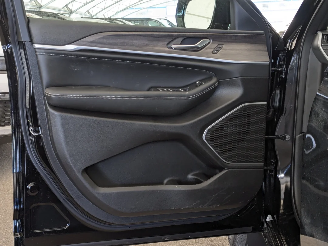 New 2026 Black Jeep Limited Reserve - - 4x4 - Panoramic Sunroof - Leather Seats - Adaptive Cruise Control & More! image 12