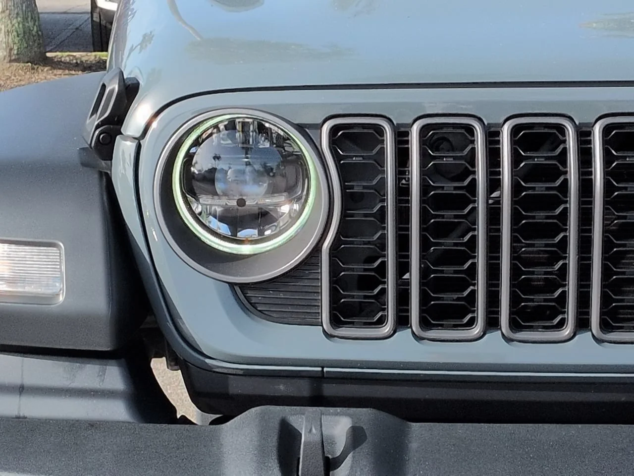 Used 2025 Anvil Clearcoat Jeep Sport S image 9
