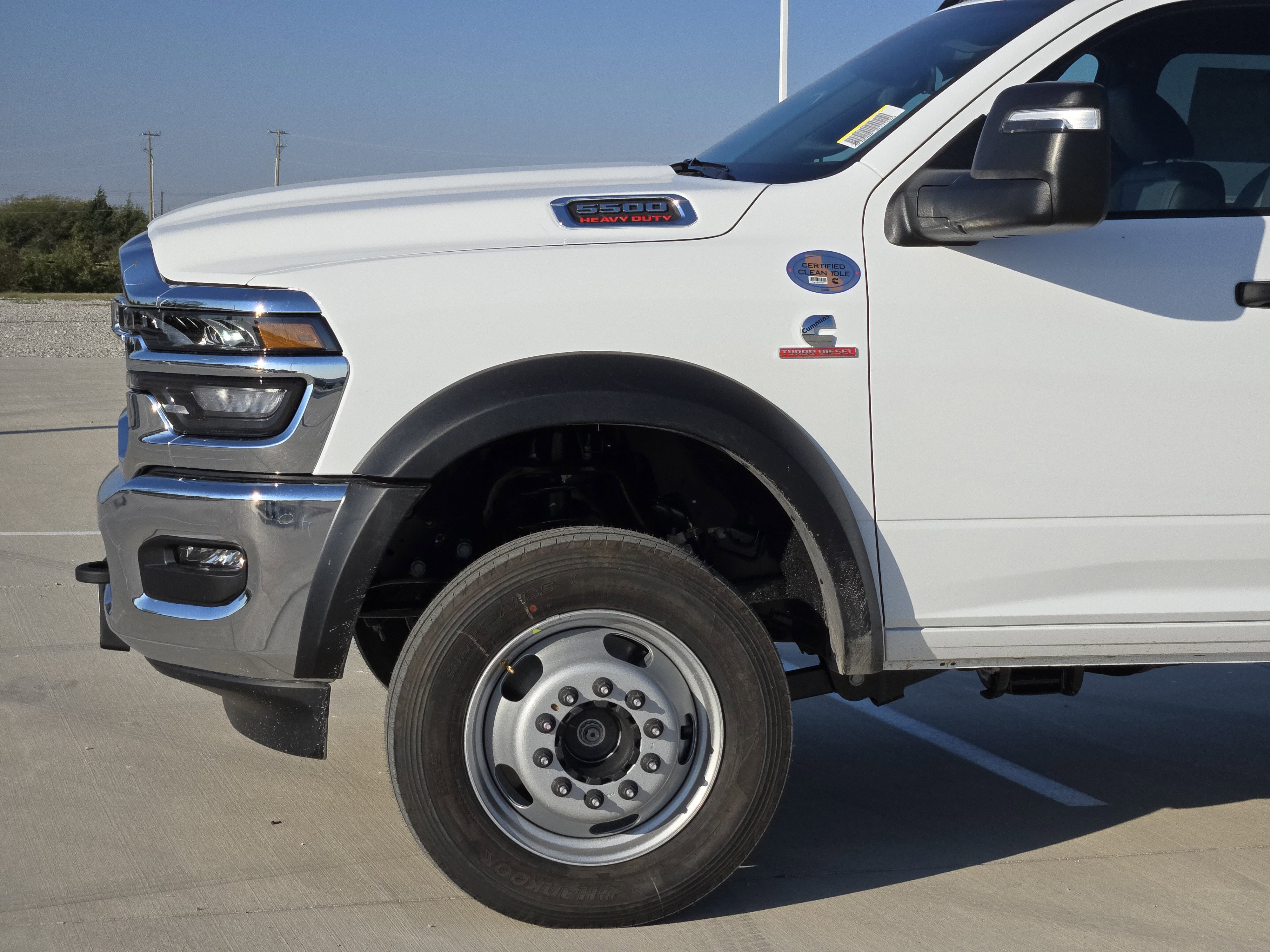 New 2026 Bright White Clear-Coat Exterior Paint RAM Tradesman image 5