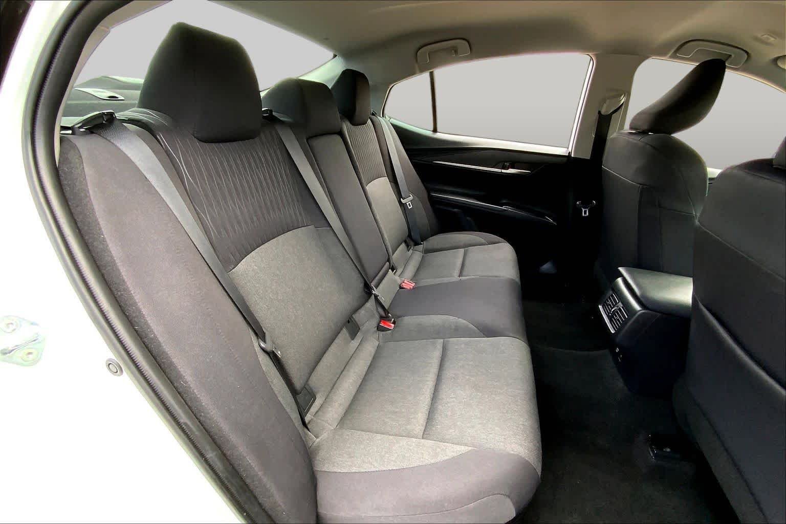 Used 2025 Ice Cap Toyota LE image 19