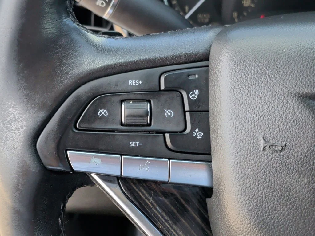 Used 2020 Silver Cadillac Premium Luxury image 18