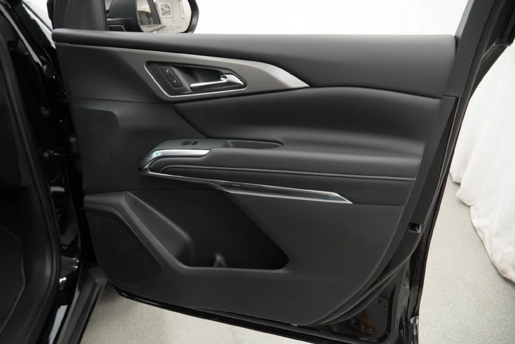 New 2027 Mosaic Black Metallic Chevrolet LT image 36