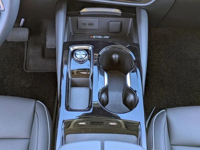New 2026 Iridescent White Tricoat Buick Avenir image 22